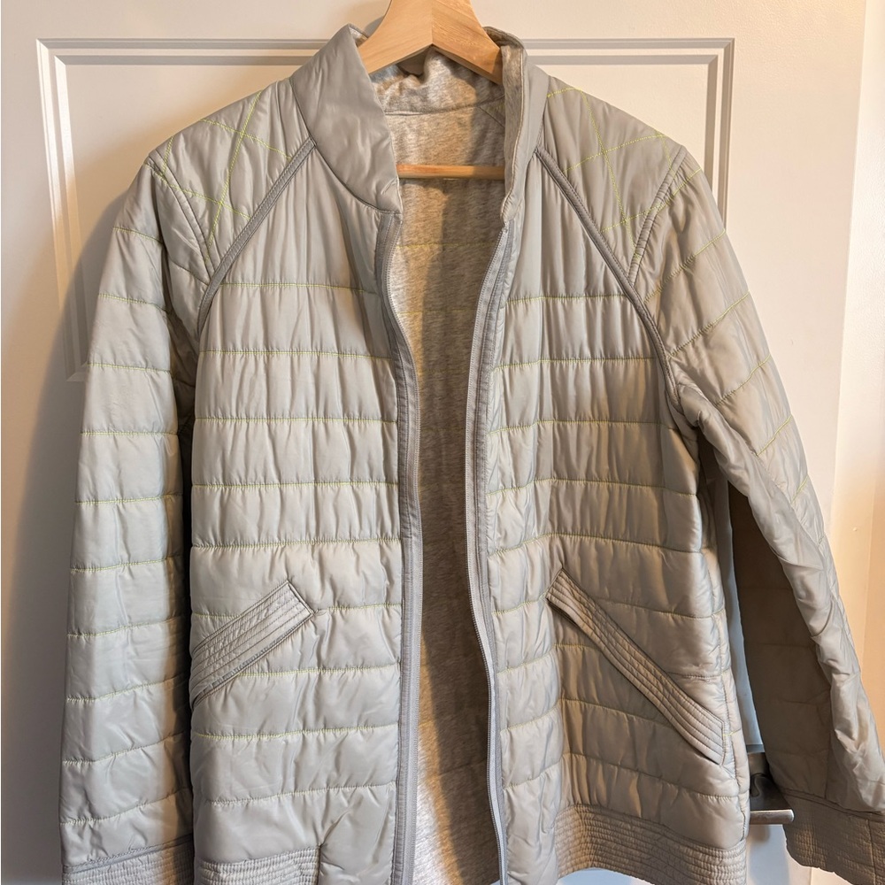 Woman’s Lululemon Gray and Yellow Quilted Jacket Size 10